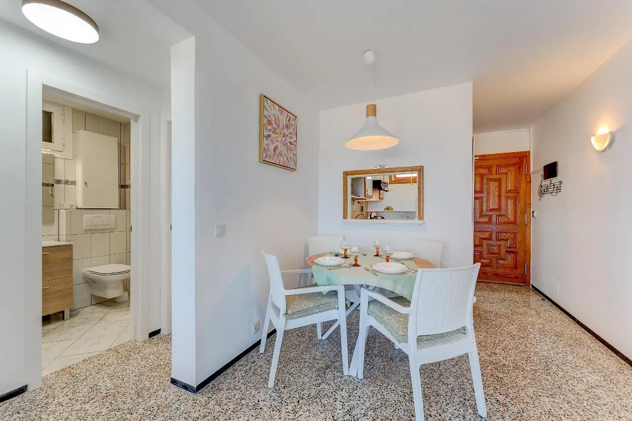 Los Cristianos Achacay Bluesky Apartment ספרד
